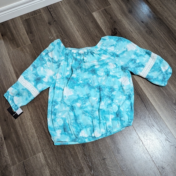 I.N. Studio Woman pull on shirt . Elastic neckline , waist band and sleeves. - Picture 2 of 6